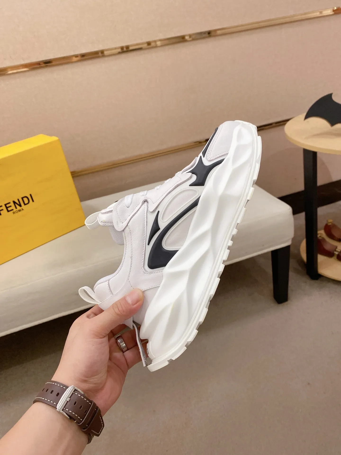 Factory price 580💰 FENDI new model (Fendi) official website 1:1 copy 👊🏻Upper 🇮🇹Imported cowhide🇩🇪Inside imported breathable mesh lining. The original outsole is molded to reflect the identity of every man, and the upper foot is elegant and stable🚶🏻🚶🏻The high-end custom counter original replica📯The shoe last remains unchanged regardless of wind and rain, and can withstand the verification of time🔍️,🔵 Size: 39-45. Can be customized 38-46 non-refundable and non-exchangeable!